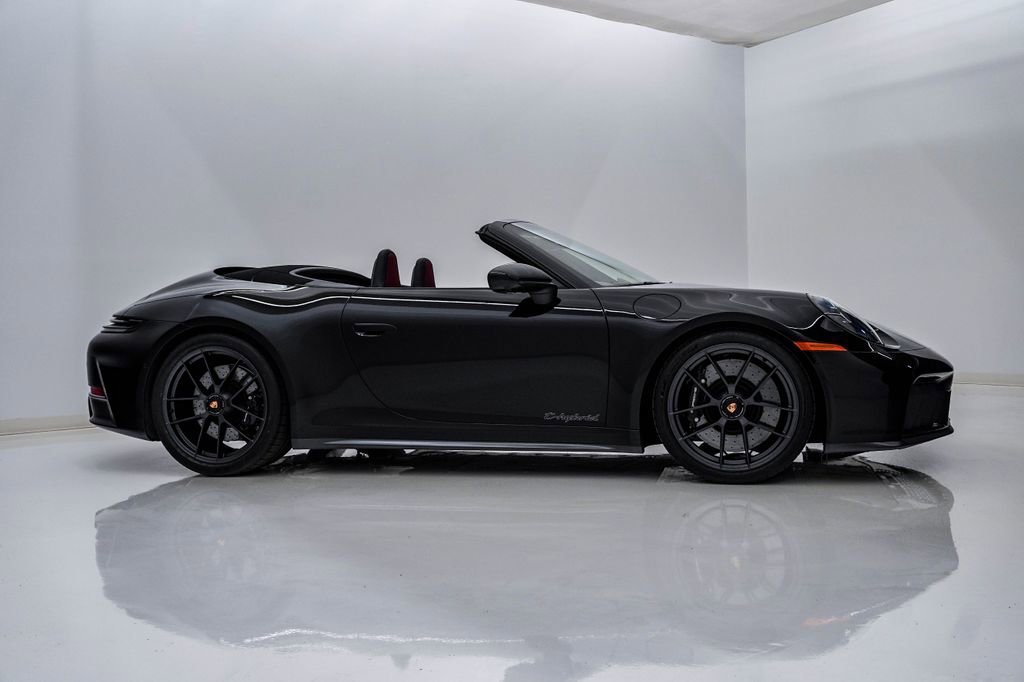 Certified 2026 Porsche 911 Carrera 4 GTS image 9
