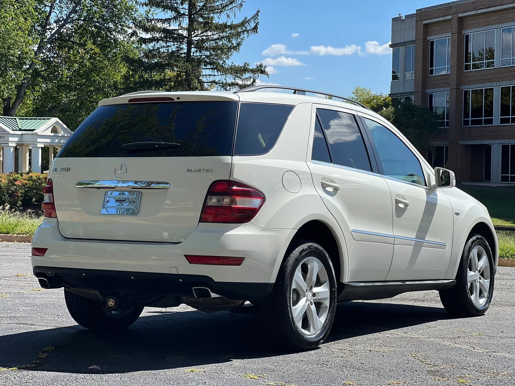 Used 2011 Mercedes-Benz ML 350 BlueTEC 4MATIC image 5