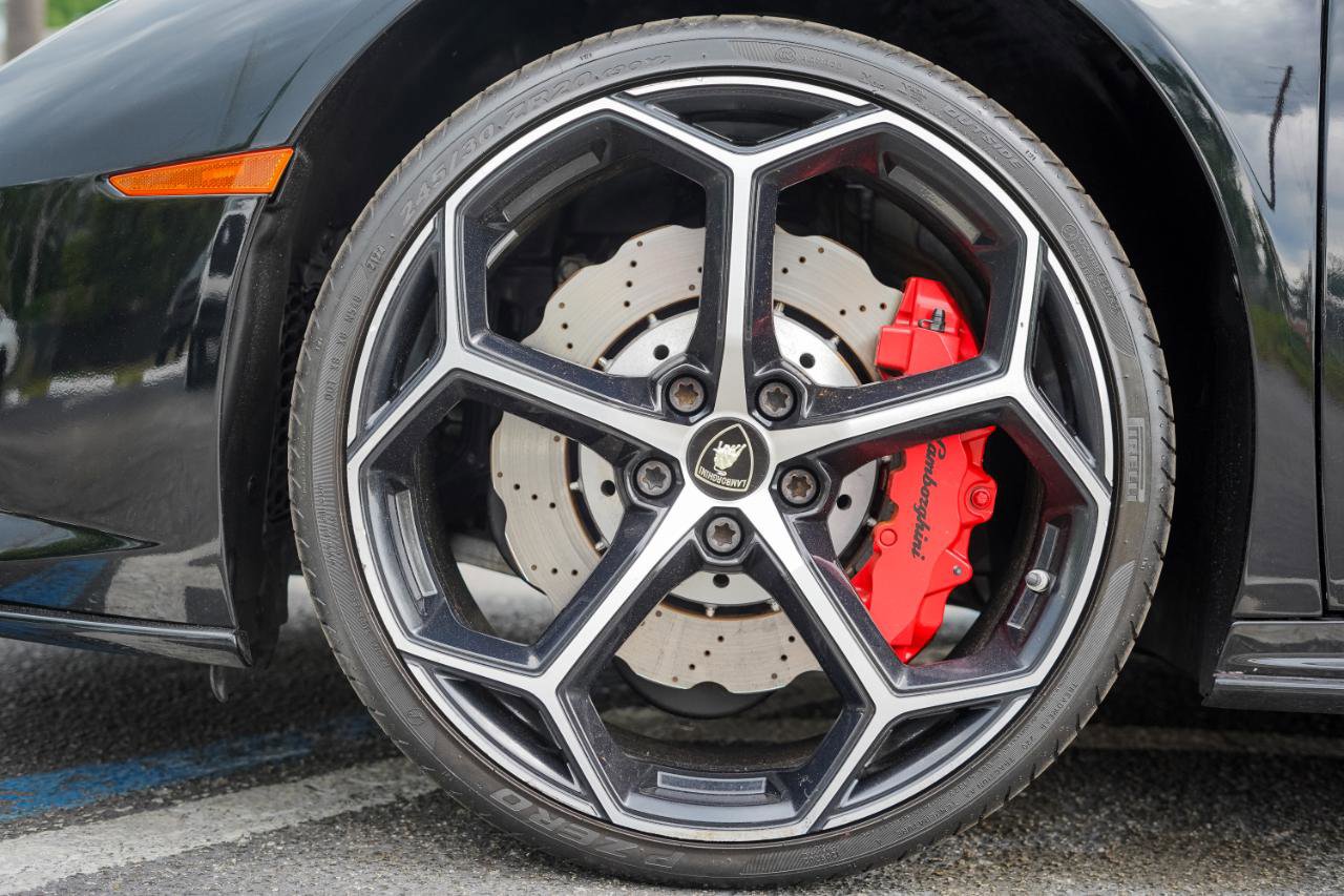 Used 2020 Lamborghini Huracan EVO RWD image 8