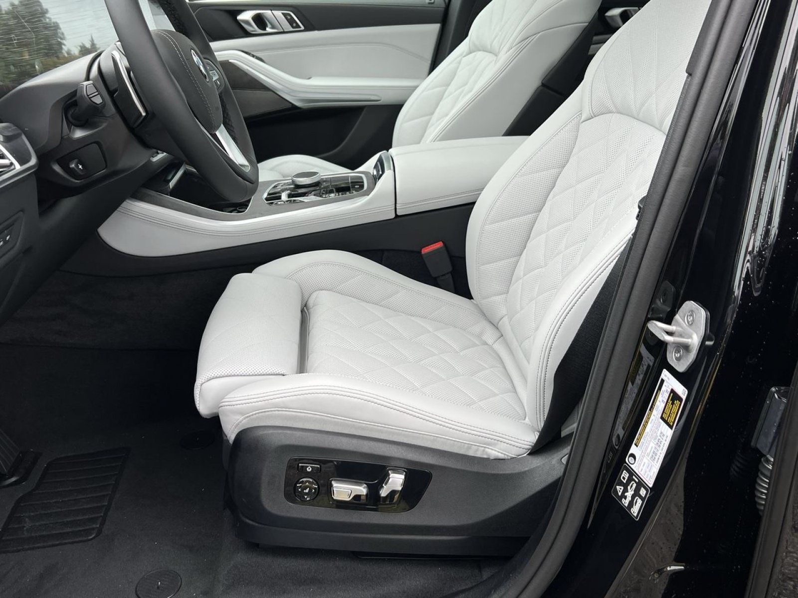 New 2026 BMW X5 xDrive40i w/ Climate Comfort Package AWD/4WD image 10