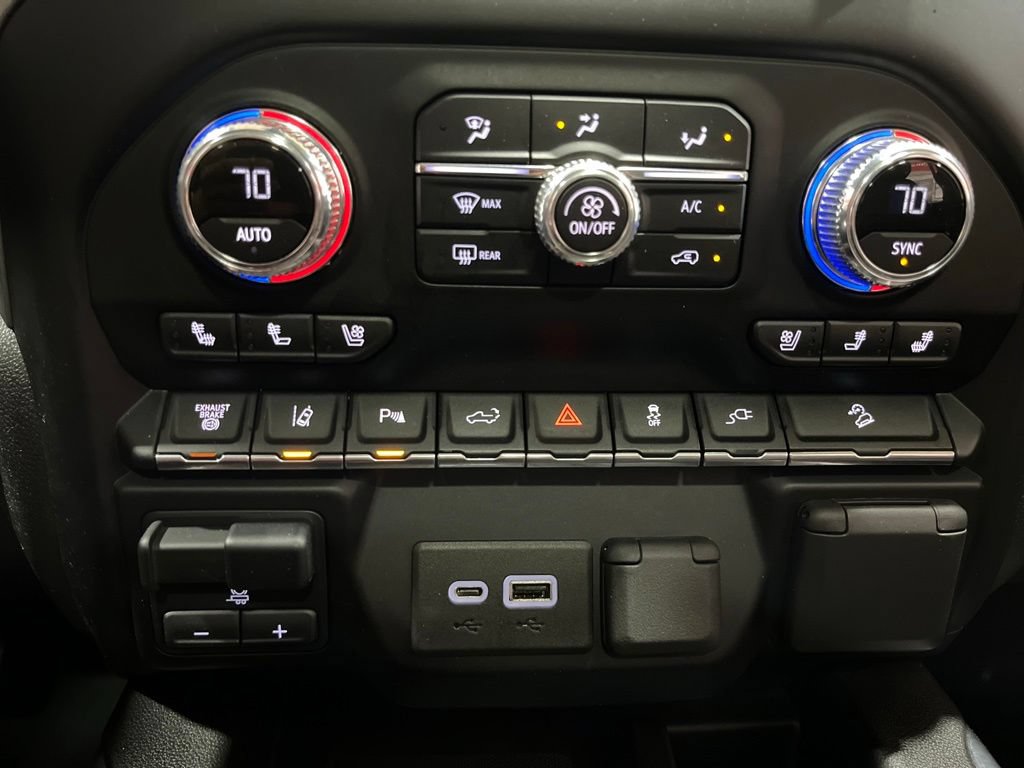 Certified 2021 GMC Sierra 3500 Denali w/ Denali Ultimate Package AWD/4WD image 32