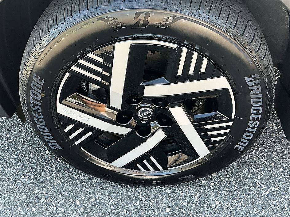 Certified 2026 Nissan Kicks SV FWD image 8