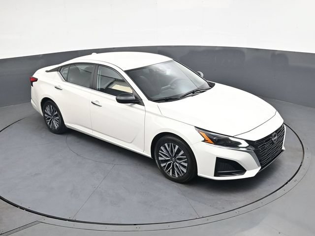 Used 2025 Nissan Altima 2.5 SV FWD image 25