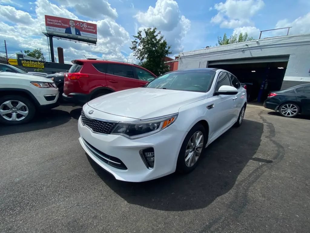 Used 2018 Kia Optima S w/ Panoramic Sunroof Package FWD image 2