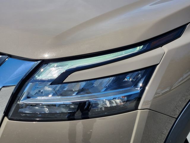 Used 2023 Nissan Pathfinder Platinum image 6