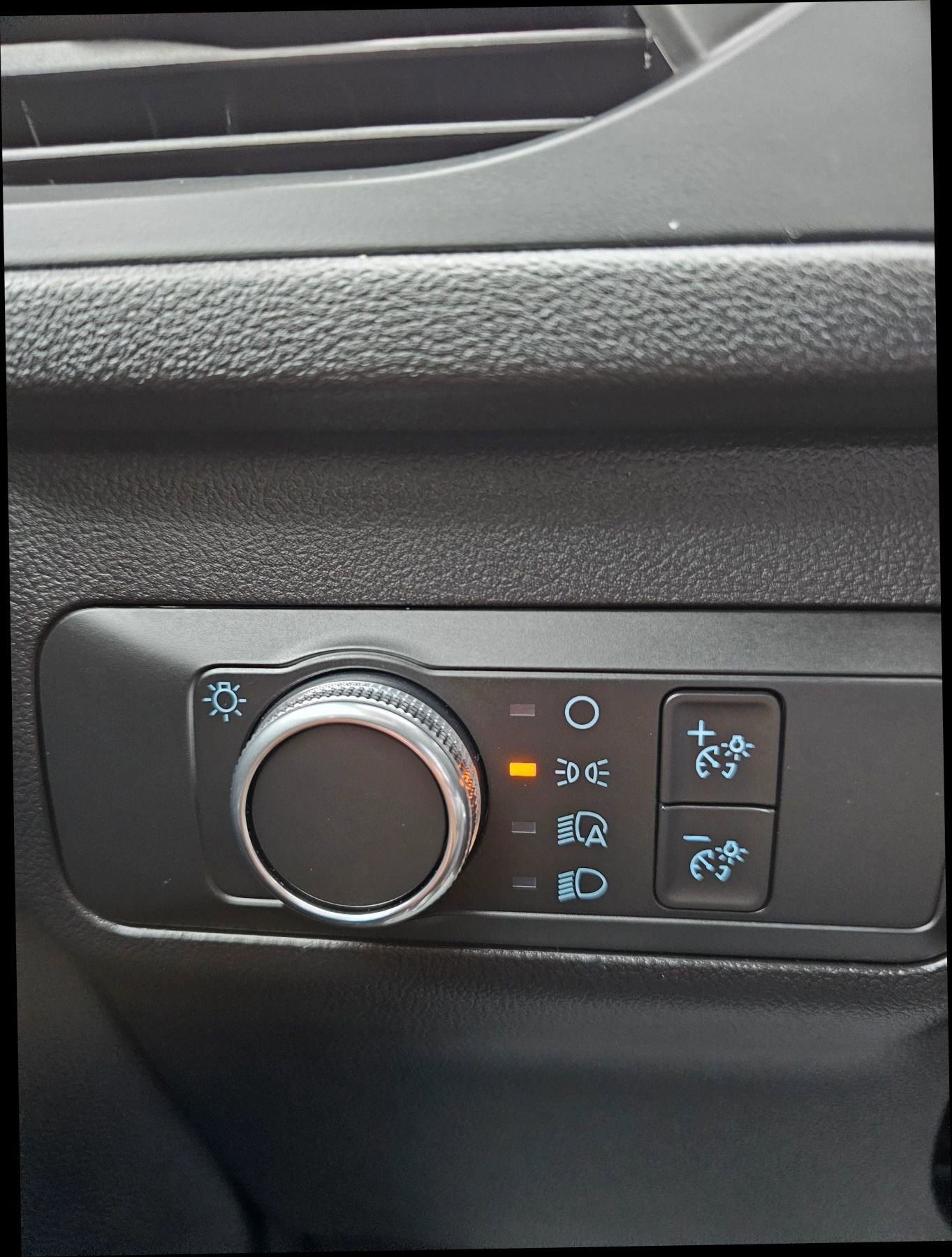 Used 2022 Ford Escape SE w/ Cold Weather Package image 18