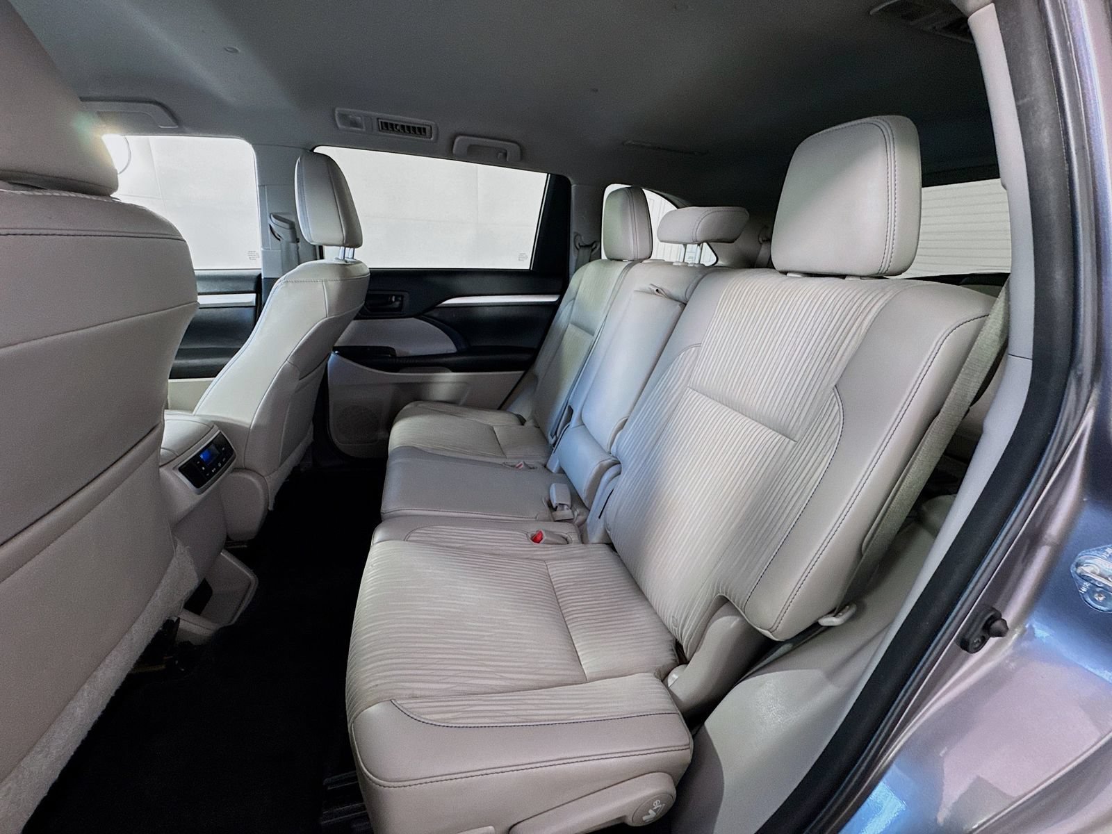 Used 2016 Toyota Highlander Plus AWD/4WD image 16