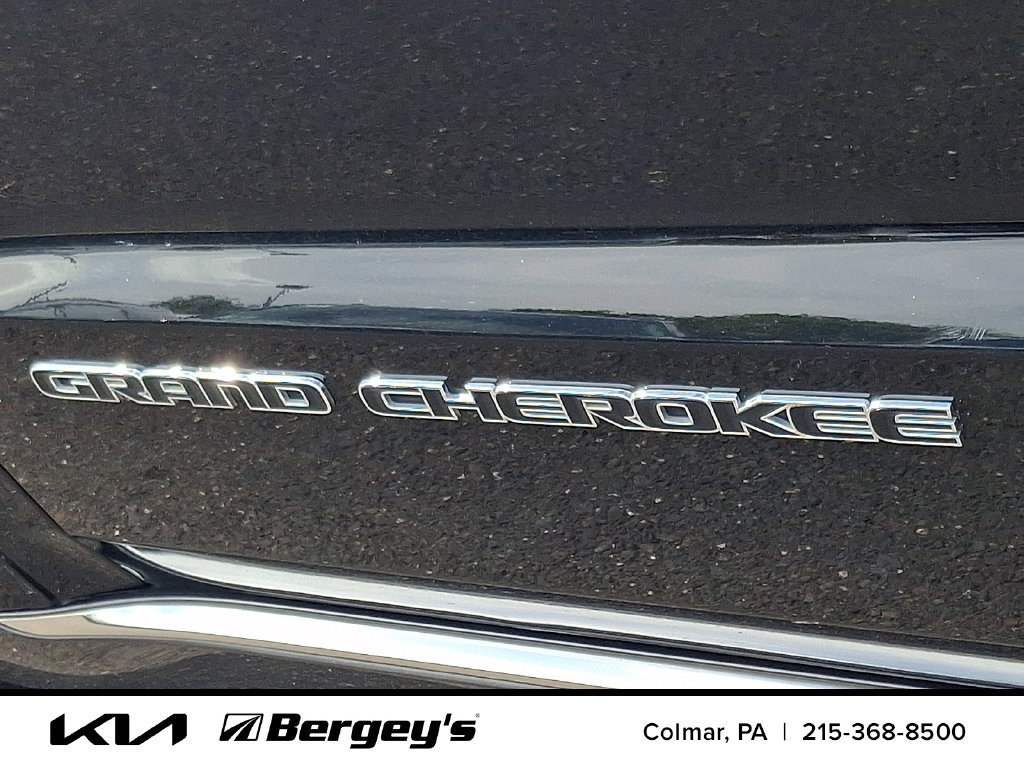 Used 2019 Jeep Grand Cherokee Summit AWD/4WD image 34