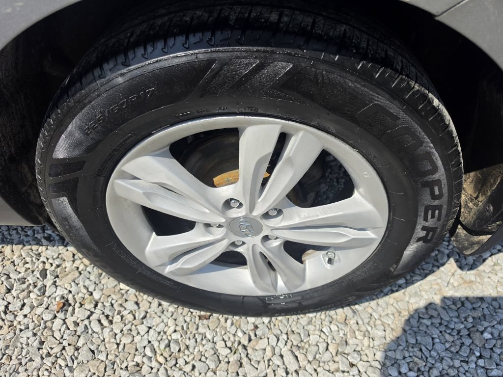 Used 2010 Hyundai Tucson GLS w/ Popular Equipment Pkg 2 FWD image 9