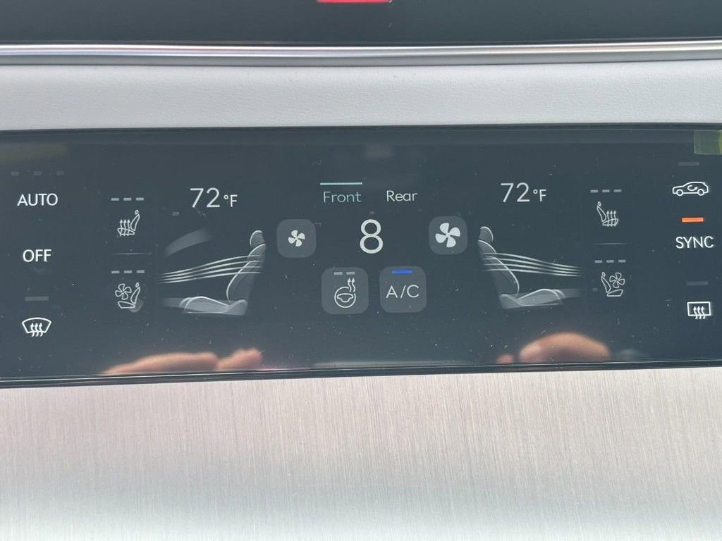 New 2026 Genesis GV70 2.5T Advanced AWD/4WD image 18