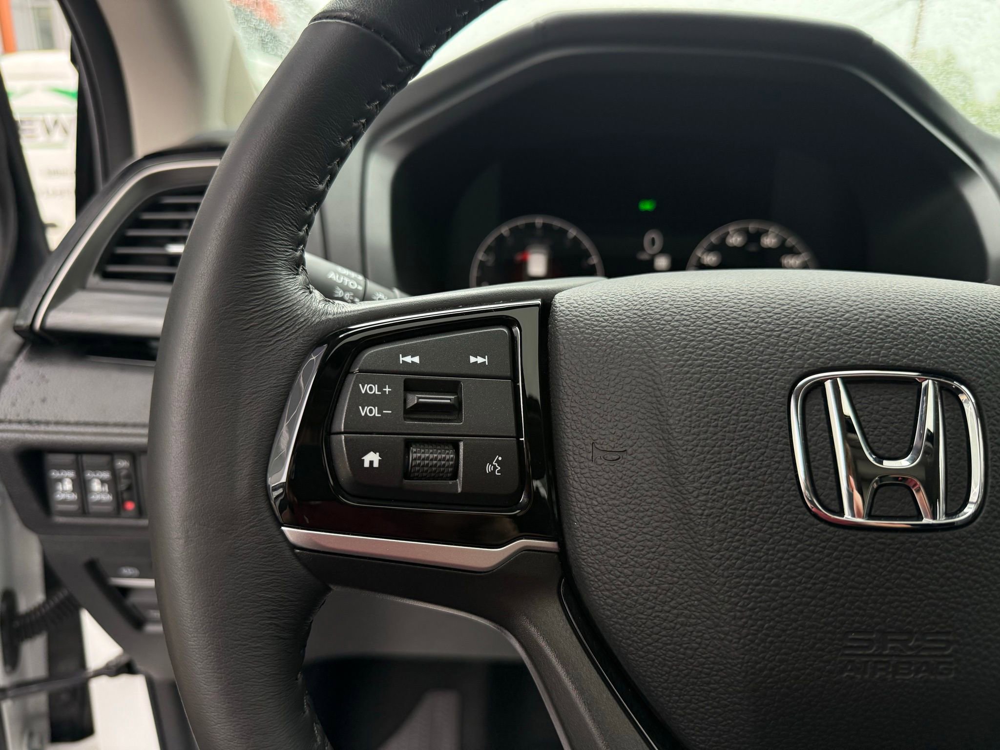Used 2025 Honda Odyssey Elite image 39