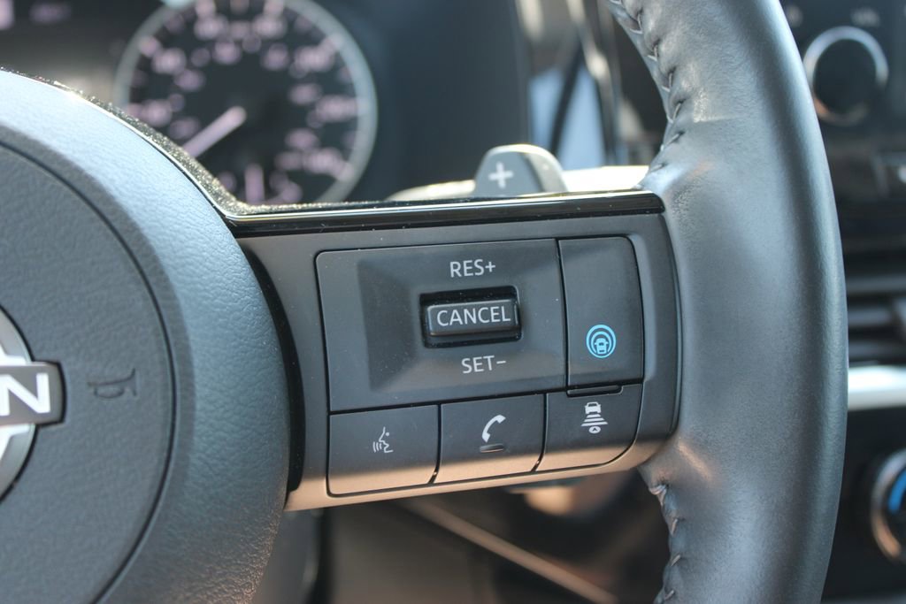 Used 2025 Nissan Pathfinder SL FWD image 39