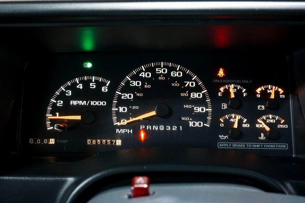 Used 1998 Chevrolet Silverado 1500 4x4 Regular Cab w/ Preferred Equipment Group 2 image 19