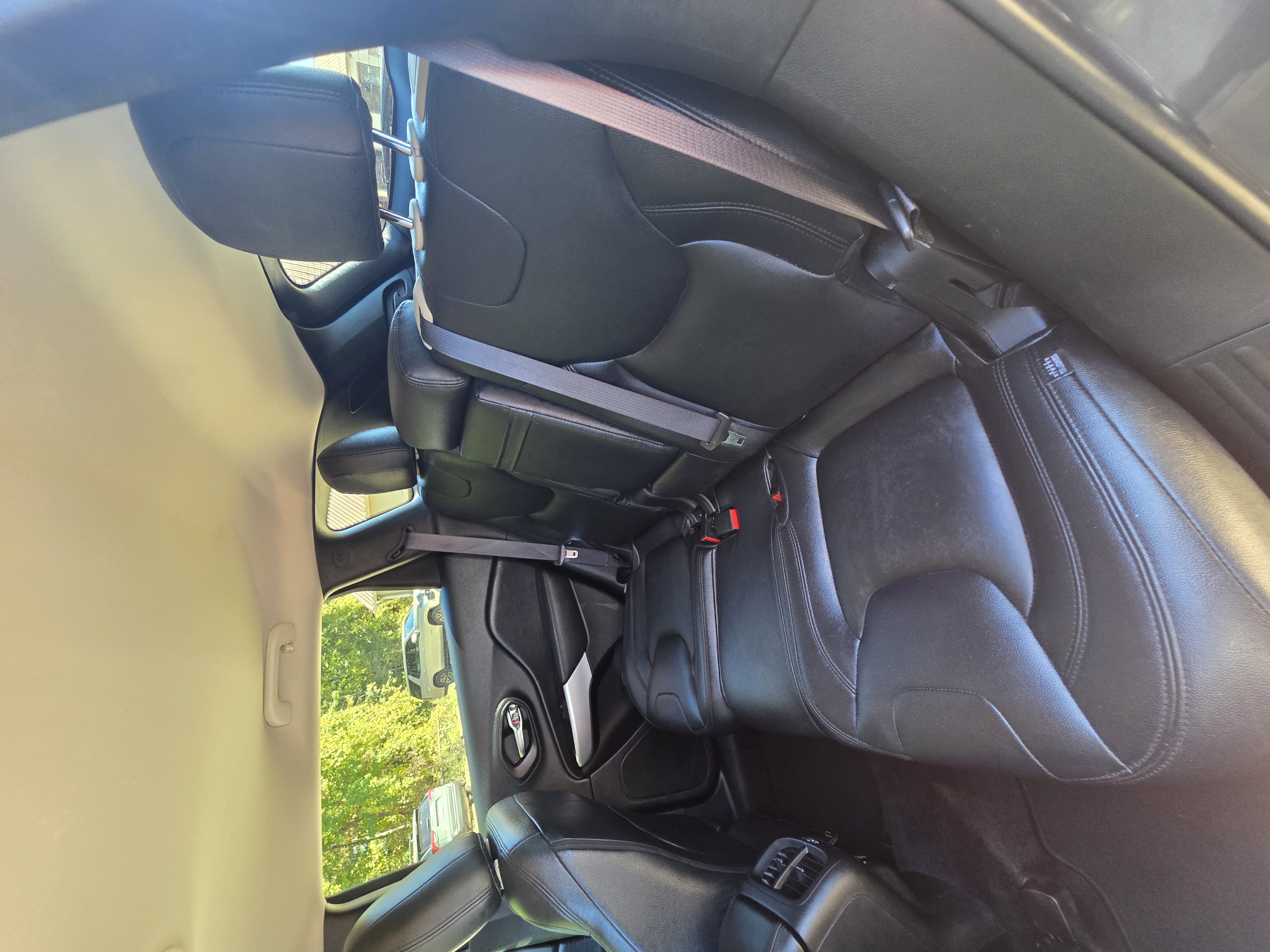 Used 2017 Jeep Cherokee Latitude w/ Comfort/Convenience Group FWD image 25