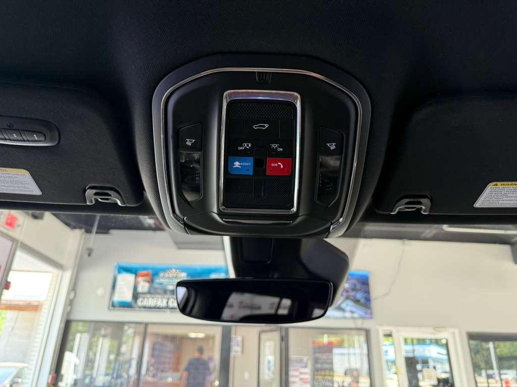 Used 2025 Jeep Wagoneer Series II AWD/4WD image 21