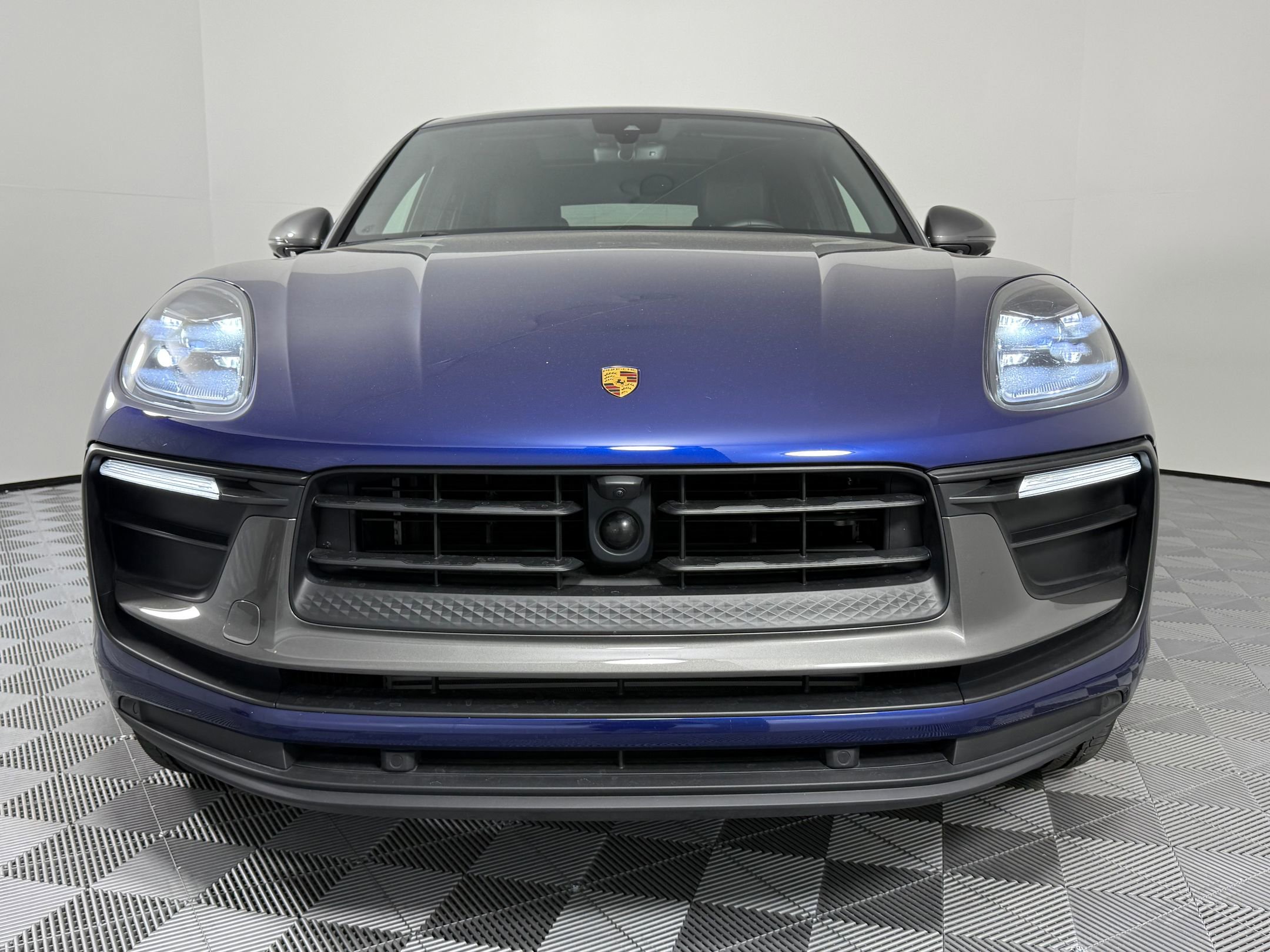 New 2025 Porsche Macan Turbo image 6