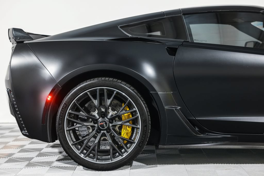 Used 2016 Chevrolet Corvette Z06 w/ 3LZ Preferred Equipment Group RWD image 3