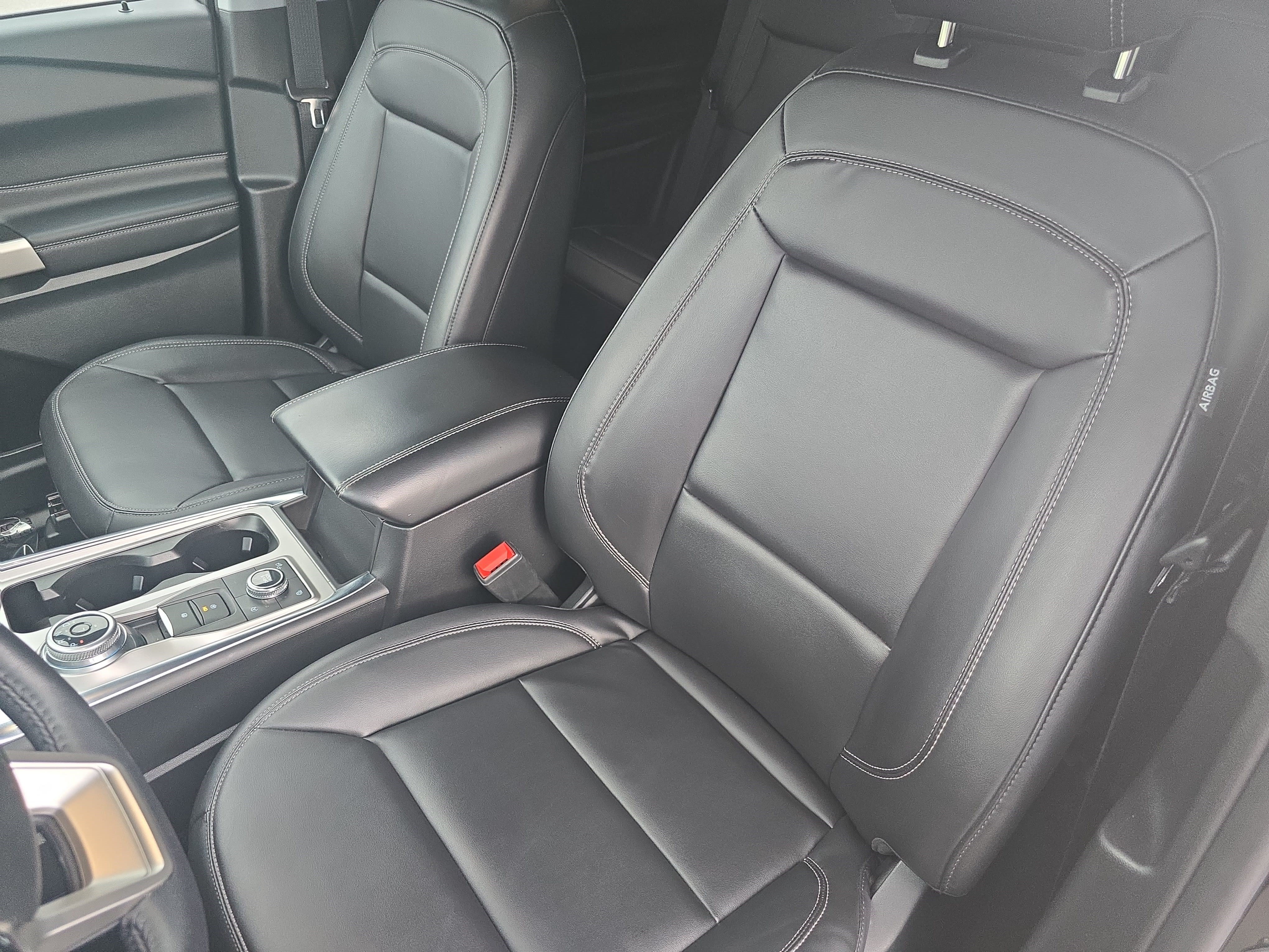 Used 2023 Ford Explorer XLT w/ Equipment Group 202A AWD/4WD image 14
