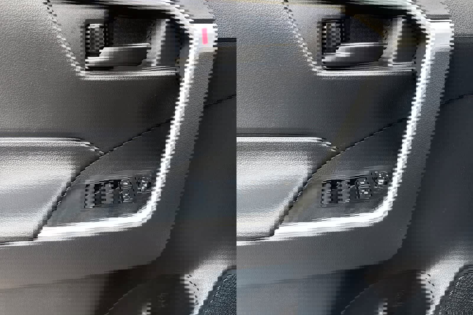 Used 2024 Toyota RAV4 LE image 12