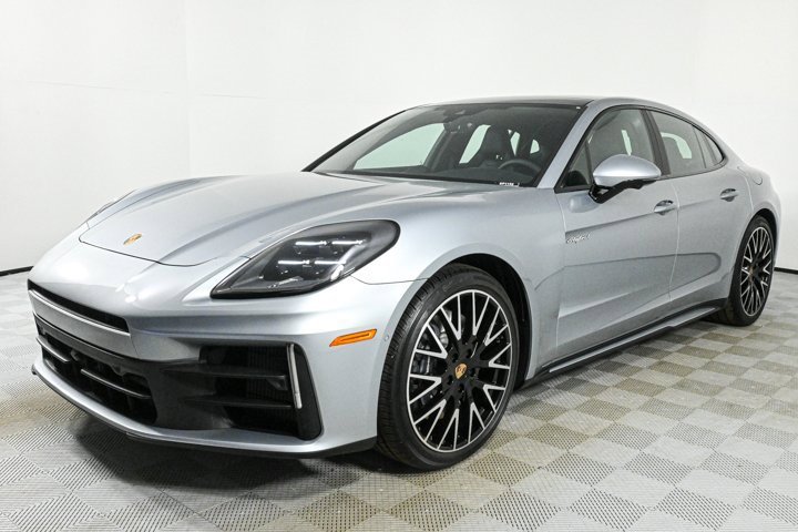 New 2025 Porsche Panamera 4