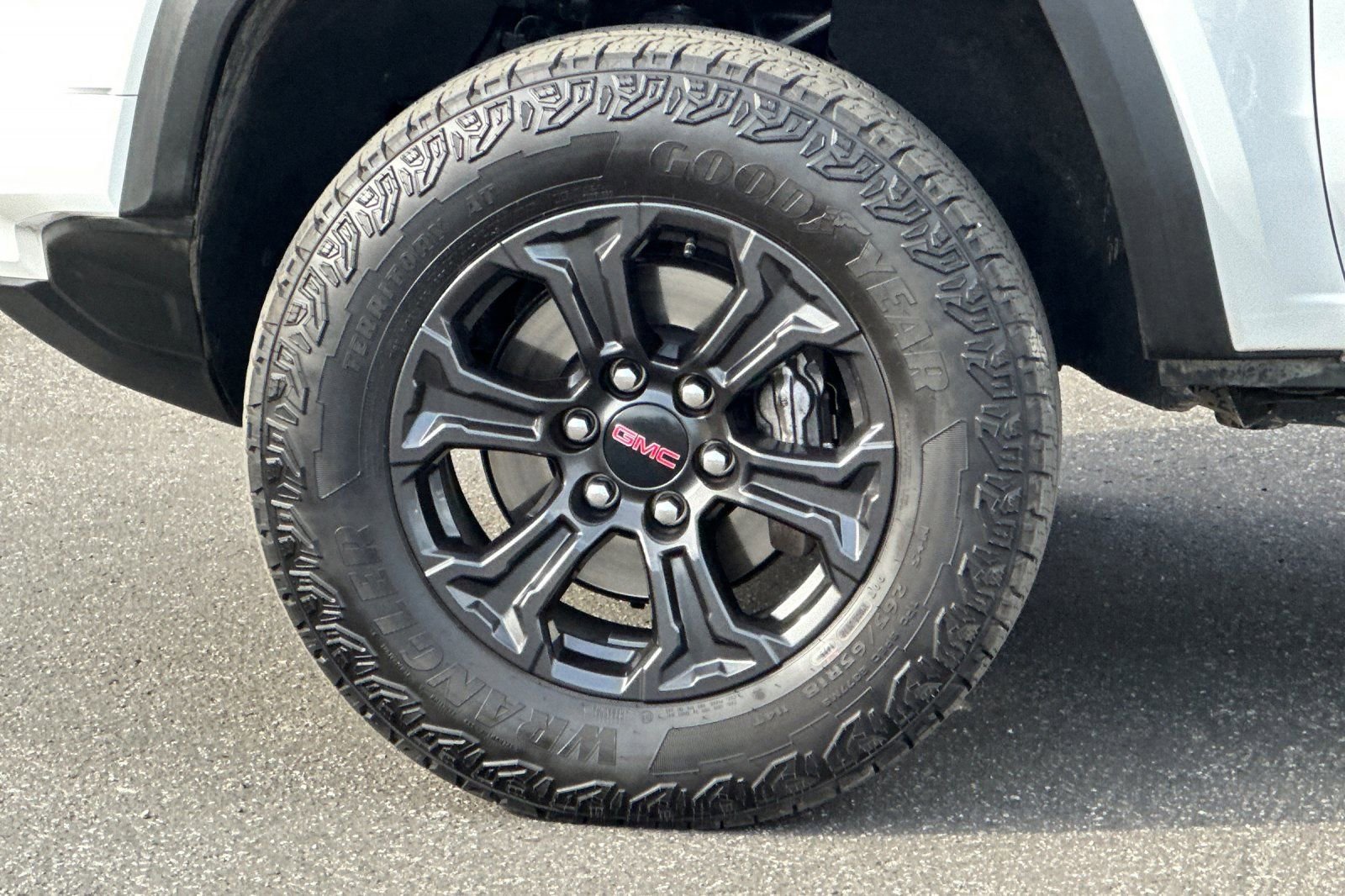 Certified 2025 GMC Canyon Elevation image 25