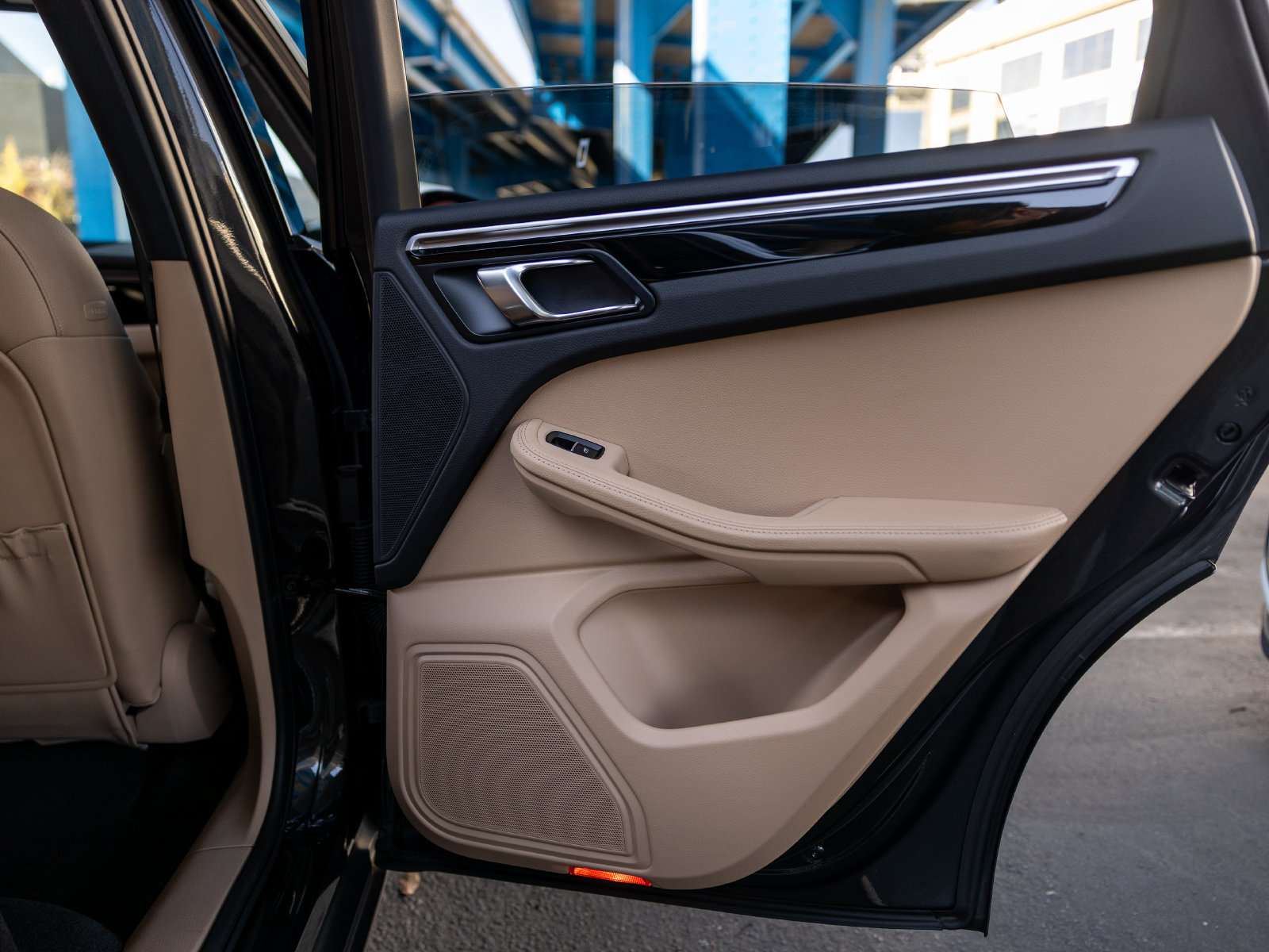 Certified 2023 Porsche Macan AWD/4WD image 41
