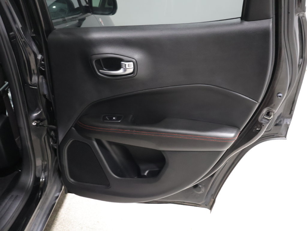 Used 2019 Jeep Compass Trailhawk w/ Leather Interior Group AWD/4WD image 21