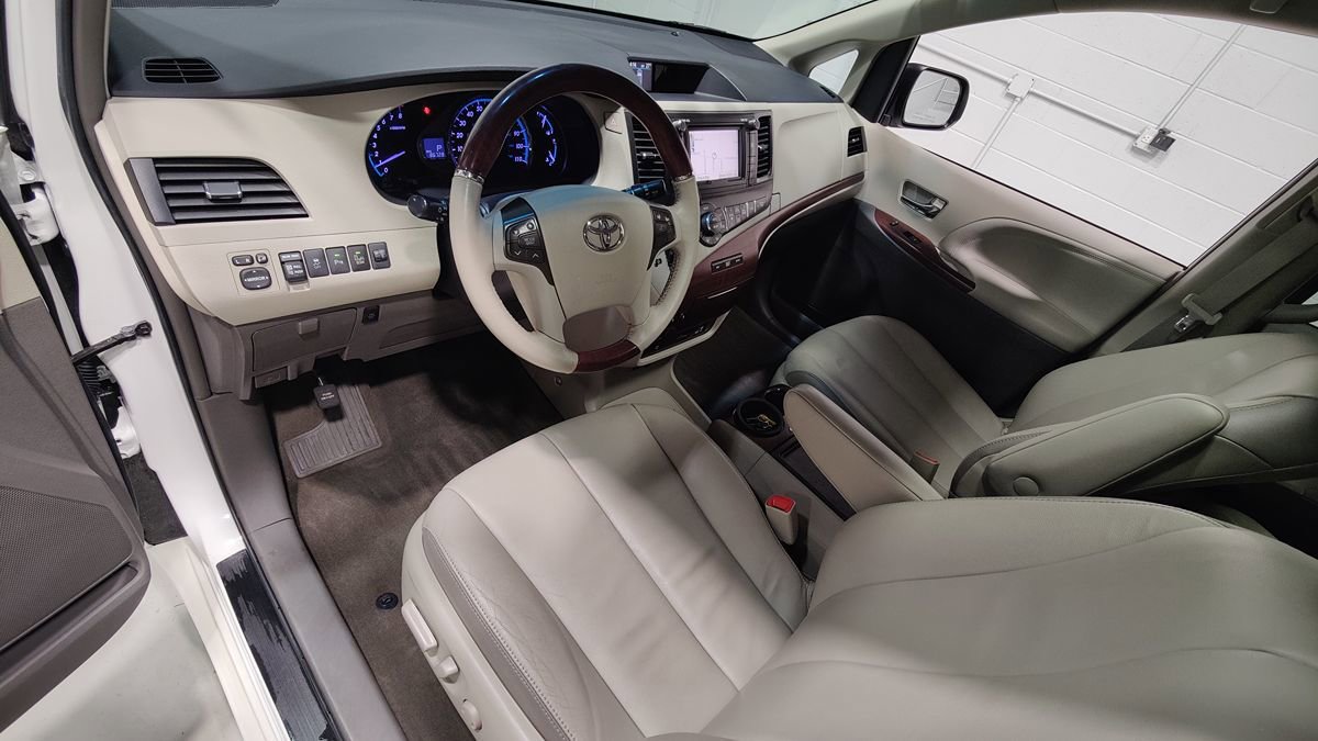 Used 2013 Toyota Sienna Limited w/ Premium Pkg image 26