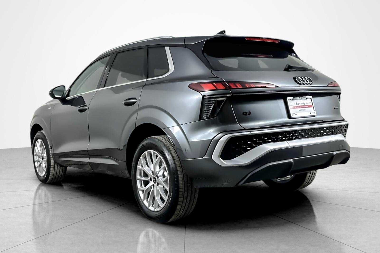 Used 2026 Audi Q3 quattro 2.0T w/ Driver Assistance Package AWD/4WD image 4