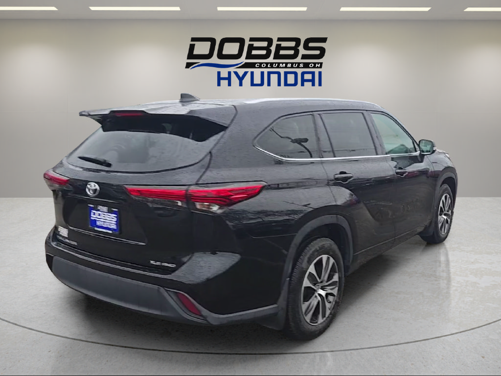 Used 2021 Toyota Highlander XLE AWD/4WD image 5