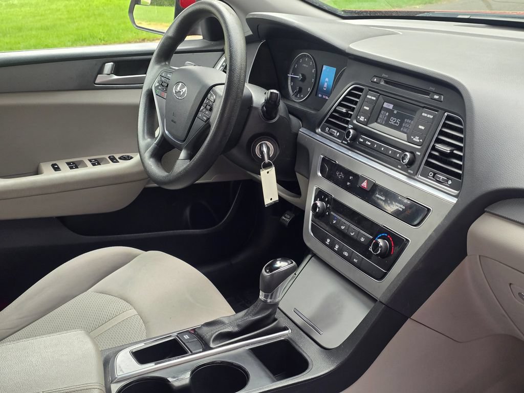 Used 2017 Hyundai Sonata SE FWD image 17
