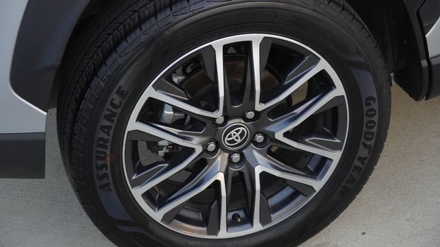 Used 2026 Toyota Corolla Cross XLE FWD image 11