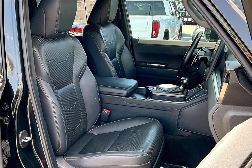 Used 2024 Lexus GX 550 w/ Cold Area Package AWD/4WD image 32