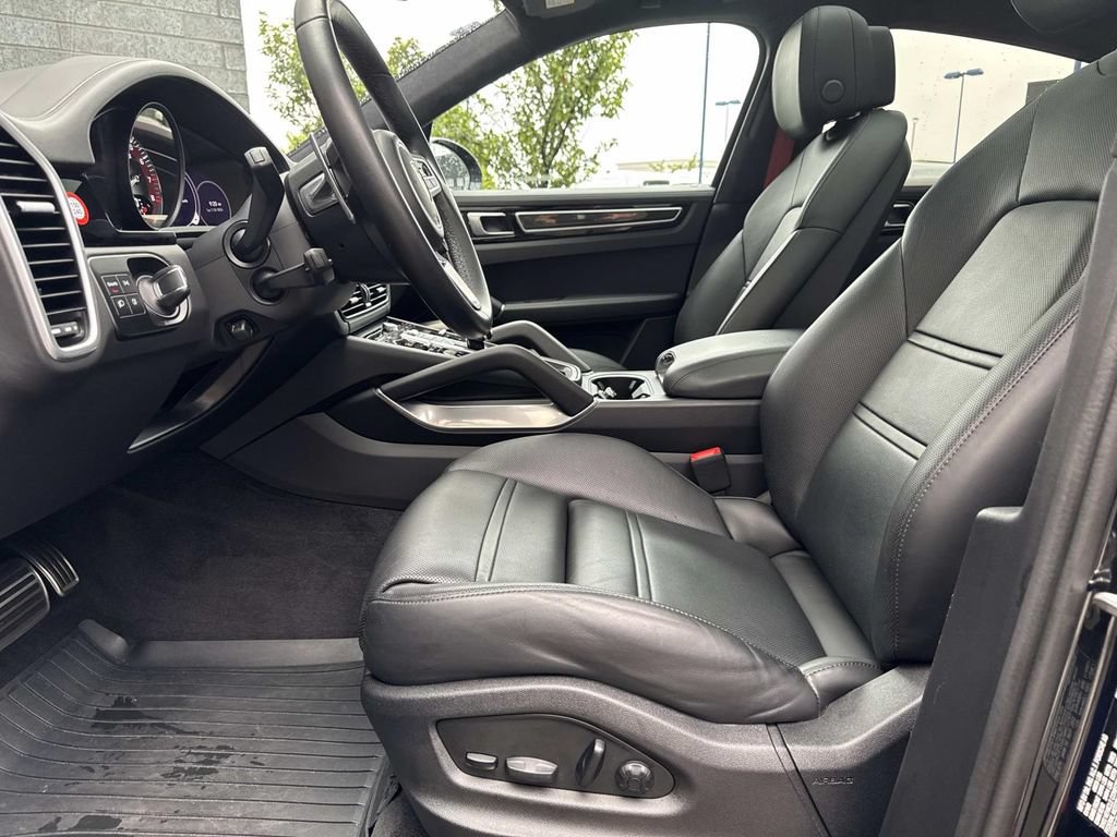 Used 2022 Porsche Cayenne Turbo S AWD/4WD image 19