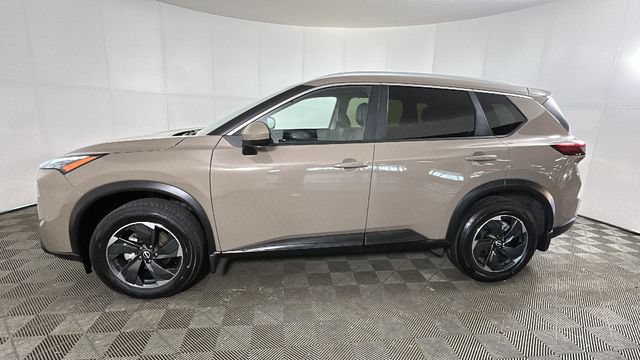 Used 2024 Nissan Rogue SV w/ SV Premium Package AWD/4WD image 5