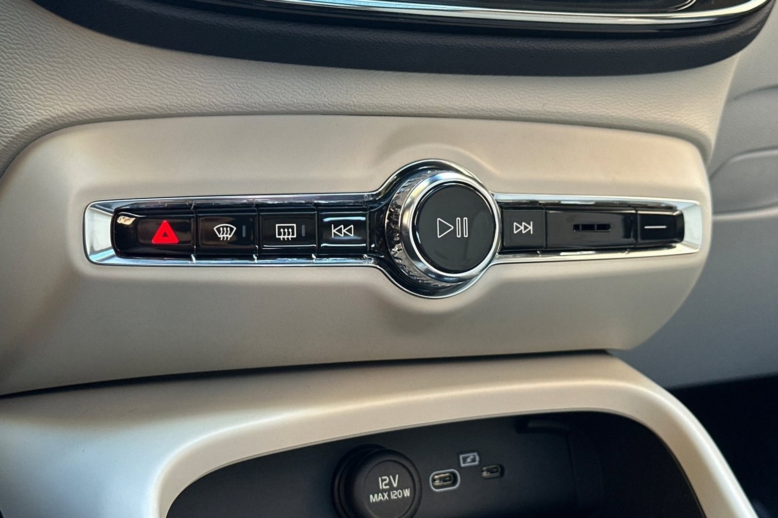 New 2026 Volvo XC40 B5 Ultra w/ Climate Package image 22