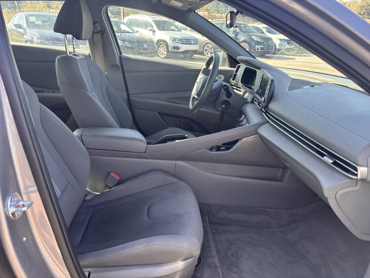 Used 2025 Hyundai Elantra SE FWD image 27