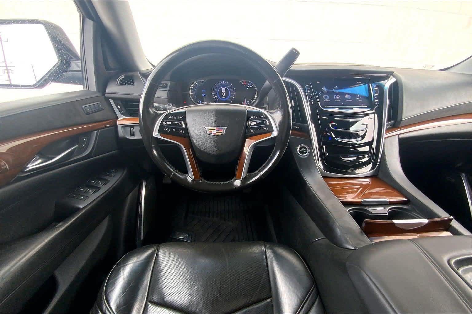 Used 2019 Cadillac Escalade ESV Luxury AWD/4WD image 14