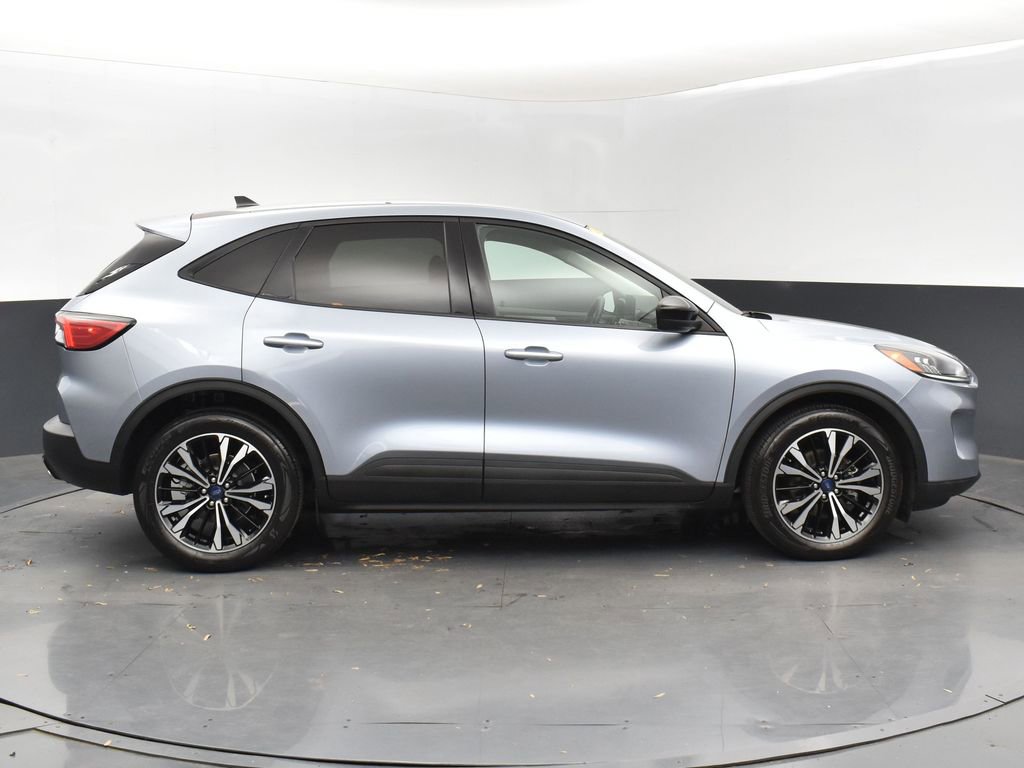 Used 2022 Ford Escape SE w/ SE Sport Appearance Package image 24