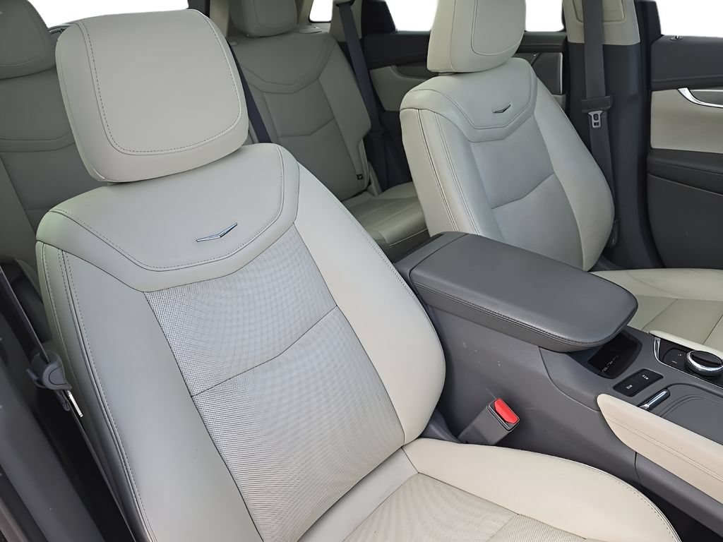 Used 2022 Cadillac XT5 Premium Luxury w/ Technology Package AWD/4WD image 23