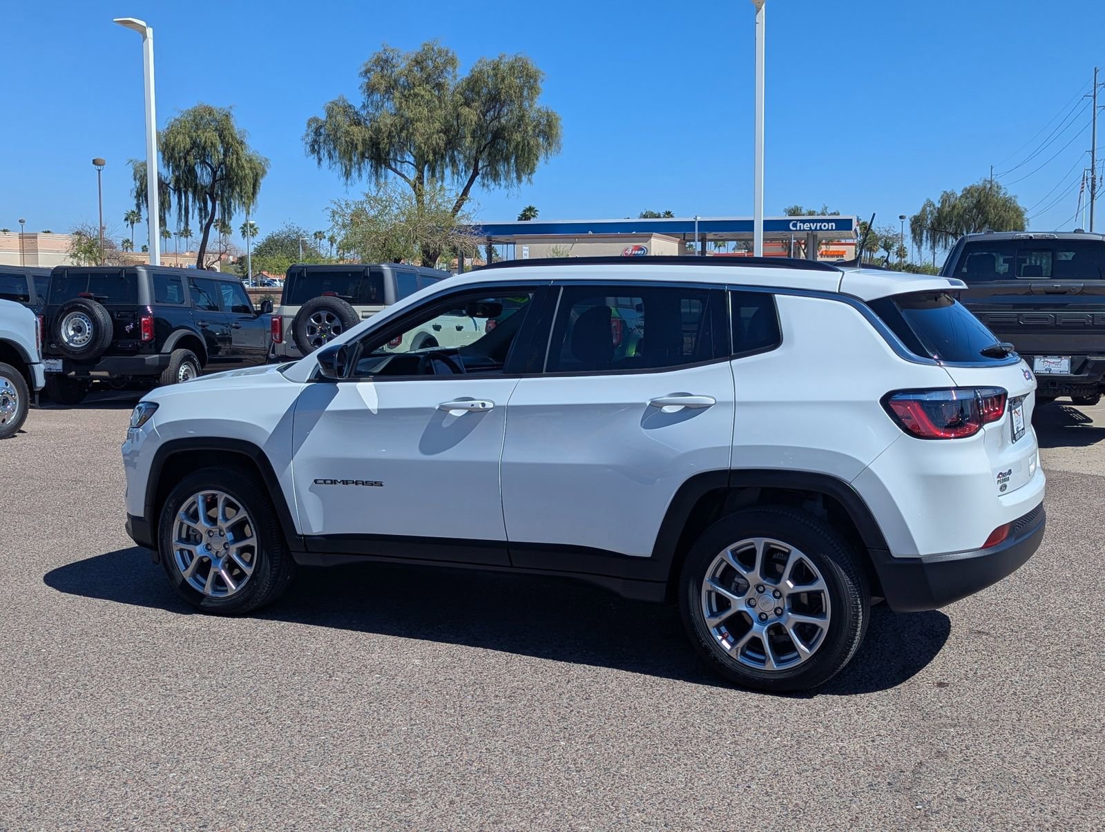 Used 2024 Jeep Compass Latitude image 31