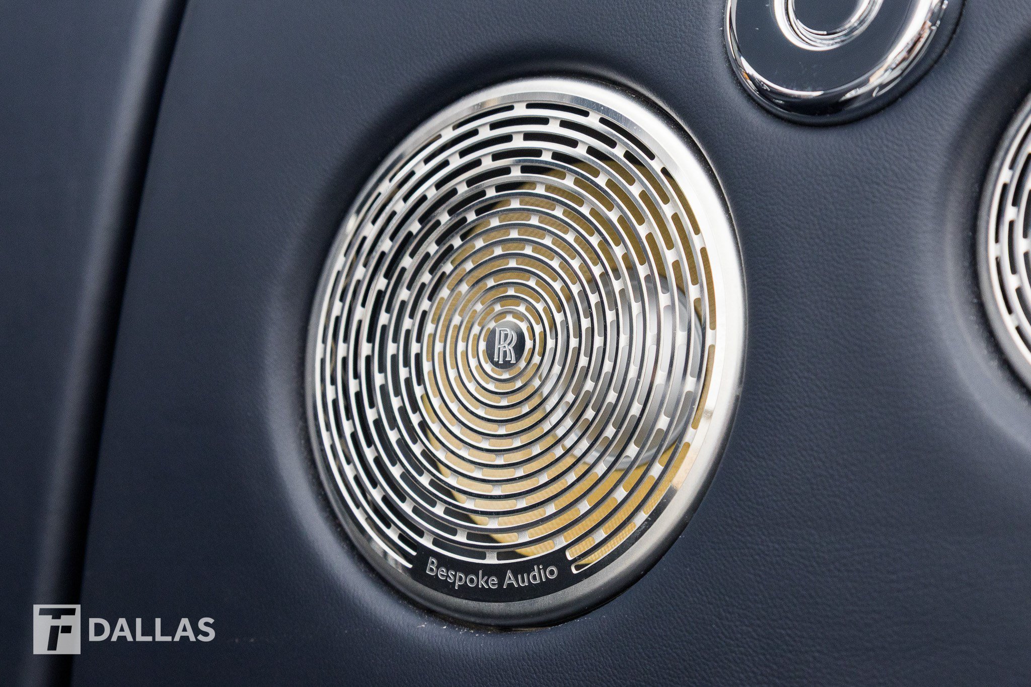 Used 2019 Rolls-Royce Dawn RWD image 40