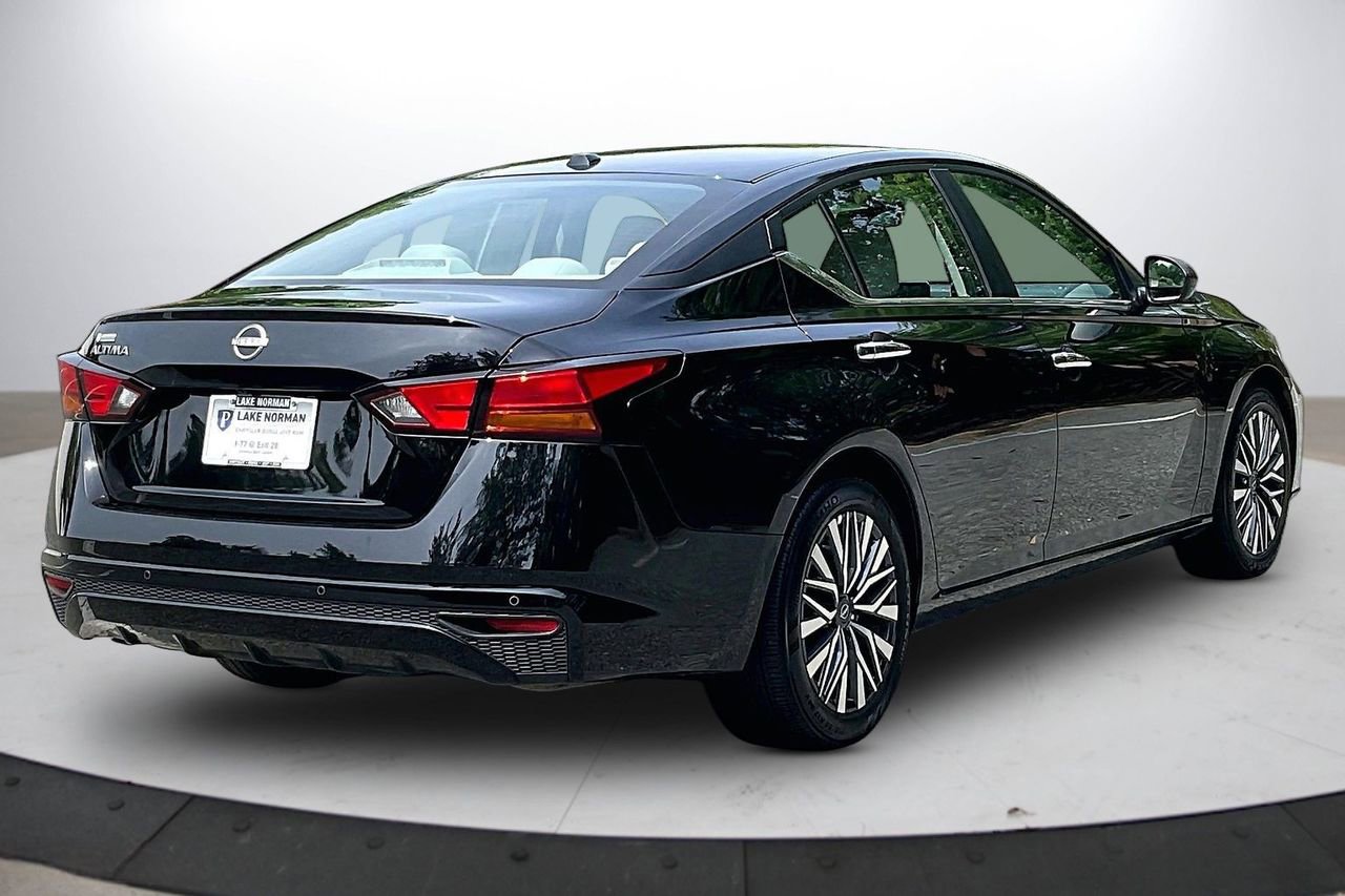 Used 2025 Nissan Altima 2.5 SV FWD image 9
