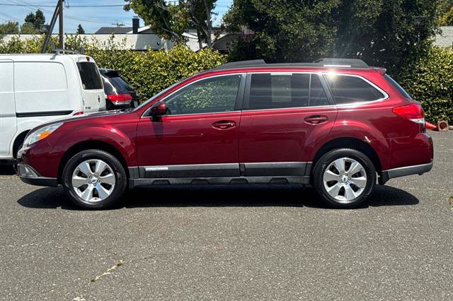 Used 2012 Subaru Outback 3.6R Limited w/ Moonroof Pkg AWD/4WD image 6