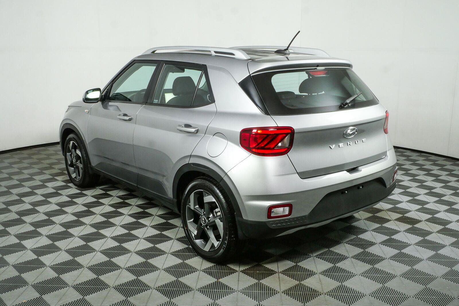 Used 2023 Hyundai Venue SEL w/ Cargo Package FWD image 26