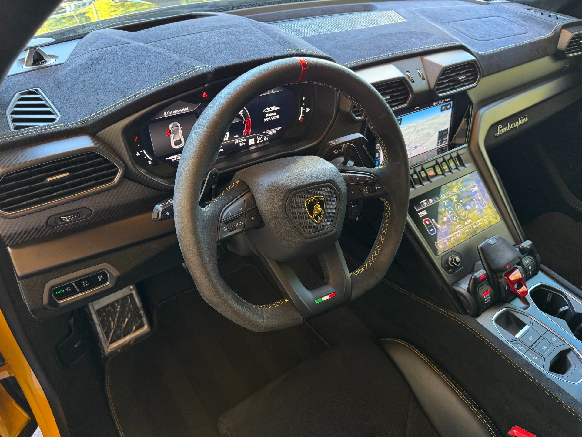 Used 2023 Lamborghini Urus Performante AWD/4WD image 19