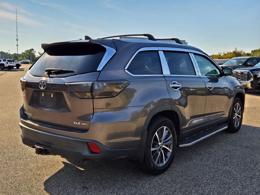 Used 2018 Toyota Highlander XLE AWD/4WD image 5