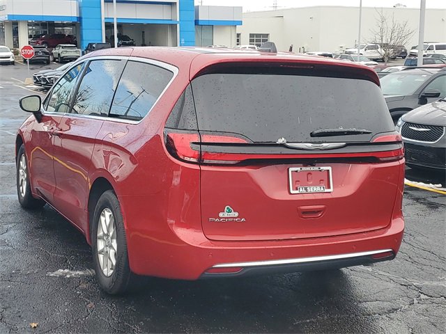New 2026 Chrysler Pacifica Select image 3