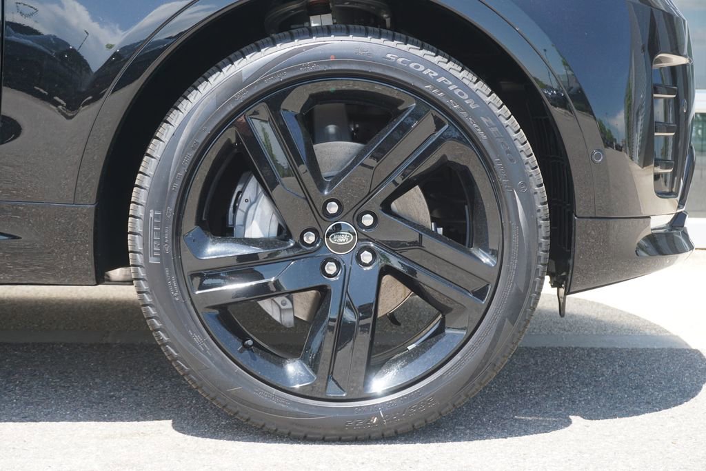 New 2025 Land Rover Discovery Dynamic SE image 33