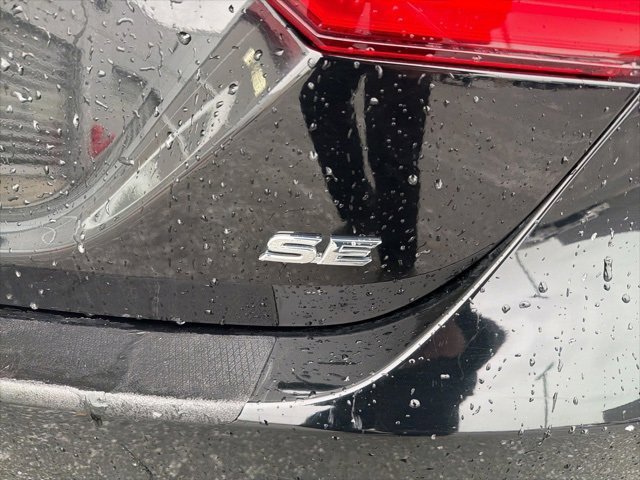 Used 2024 Toyota Camry SE image 9